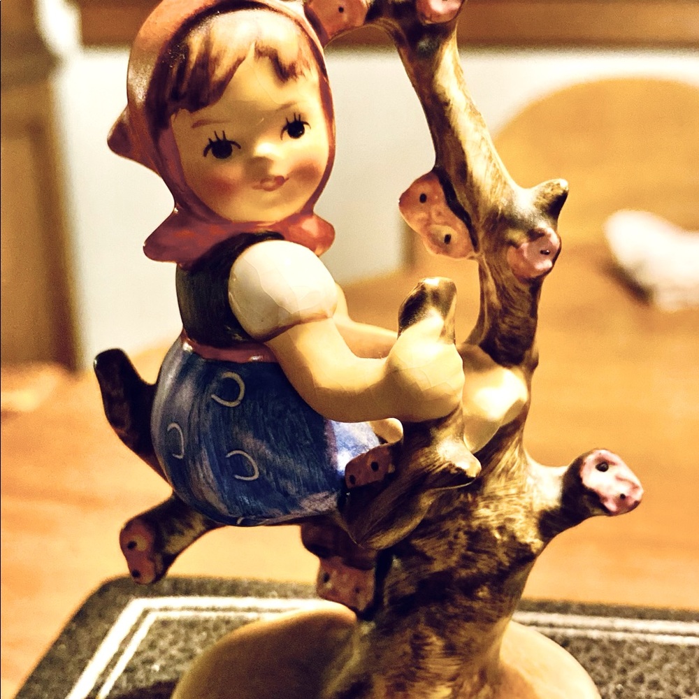 Hummel “Apple Tree Girl”